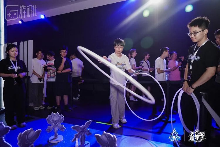 二楼试炼区还设置了针对不同赛季玩法设计的线下小游戏
