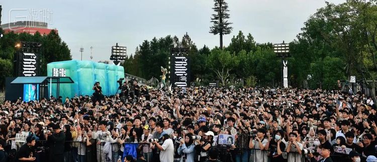 上海前滩休闲公园的无畏契约玩家派对