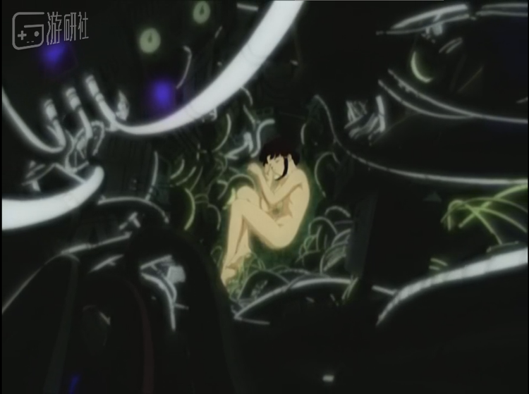 蜷缩在电线与冷却管中的玲音