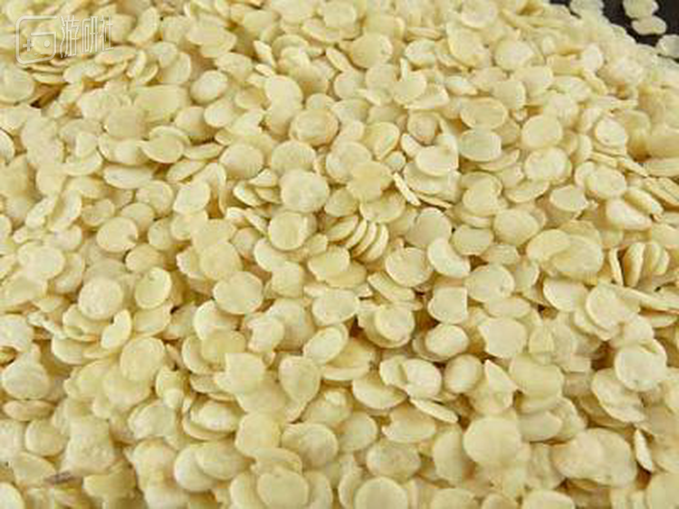 图片来源网络。这种看似瓜子仁的药材叫泪仁肉，泪仁肉煲猪眼是我家常见汤水。小时候我一直以为什么东西叫人肉这么恐怖，曾经在母亲太辛苦时听到埋怨：近视累人累物……愧疚感大概伴随我一生。