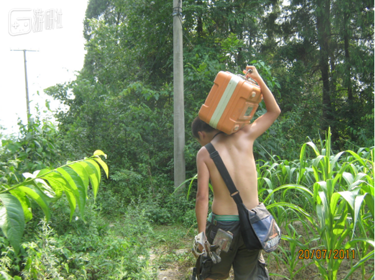 刚进工程局做工程时每天在深山老林爬上爬下