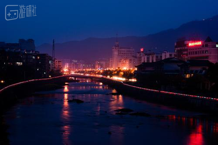 曾经和A一起散步的河边，现在看起来无比怀念