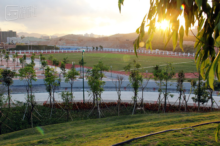 我们踢球的操场