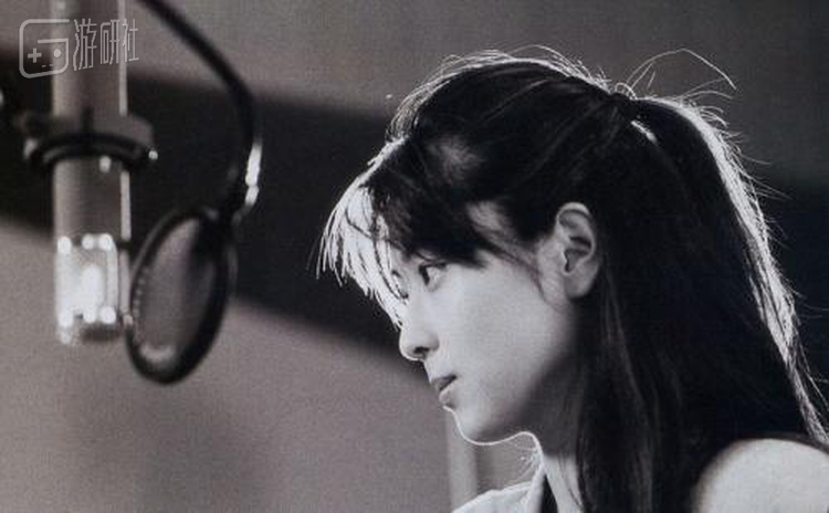 公开都是侧颜照片，某种程度也是营销策略▲