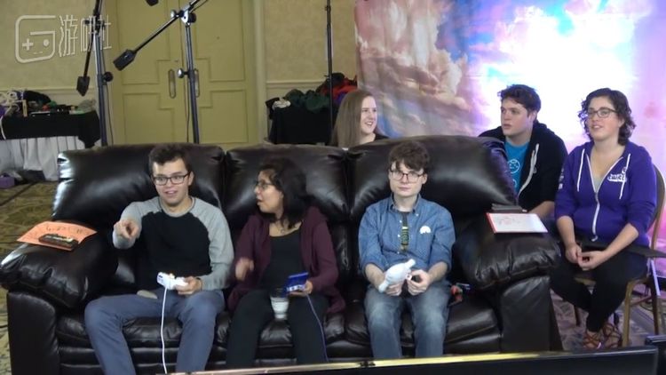 Zeldathon没有专业的演播室，一位成员把自己家的客厅贡献出来作为直播场地