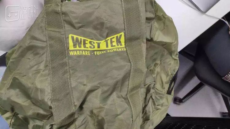 我自己实拍的典藏版中的尼龙袋