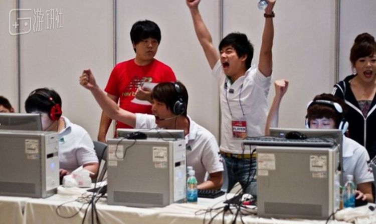 2010年带队去韩国参加比赛的KIndy