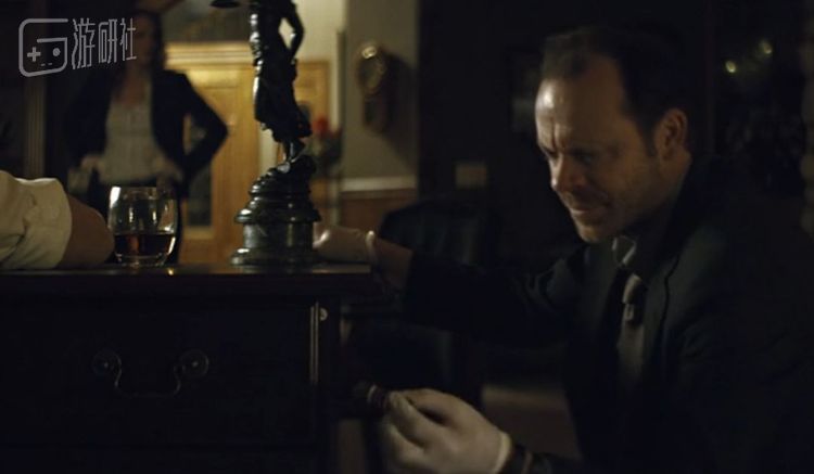 流产的《Arklay》试做片画面，侦探发现了奇怪的药剂