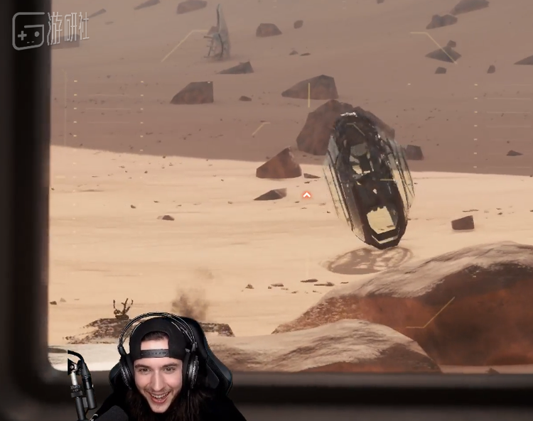 Rexzilla在狙击镜中看到一个滚走的飞船部件，不禁笑了出来