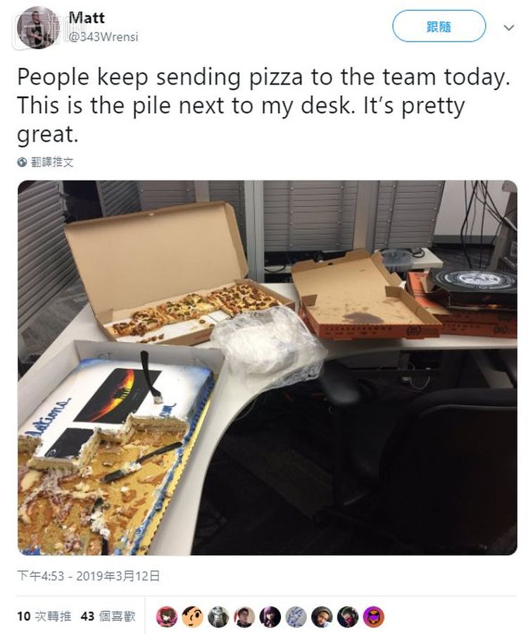 另外一位343员工：人们正在排队给我们送披萨！
