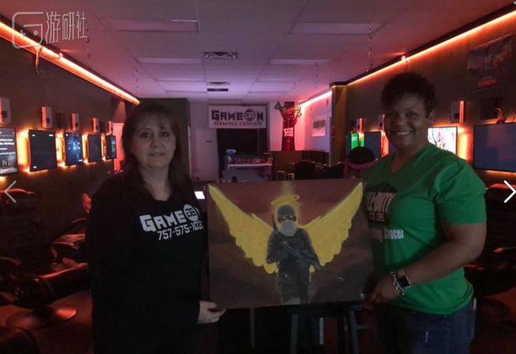 玩家们还制作了变成天使的使命召唤战士画像，送给了阿德里安的母亲