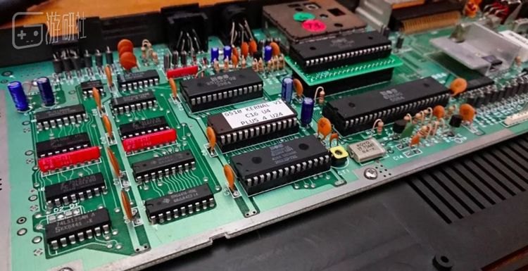 主机内部电路非常复杂