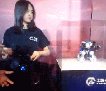 现场工作人员的GANKER EX人偶控制器