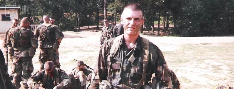 Stephen Machuga服役时的照片