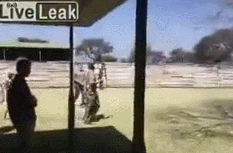 帐篷里是他们亲爱的战友