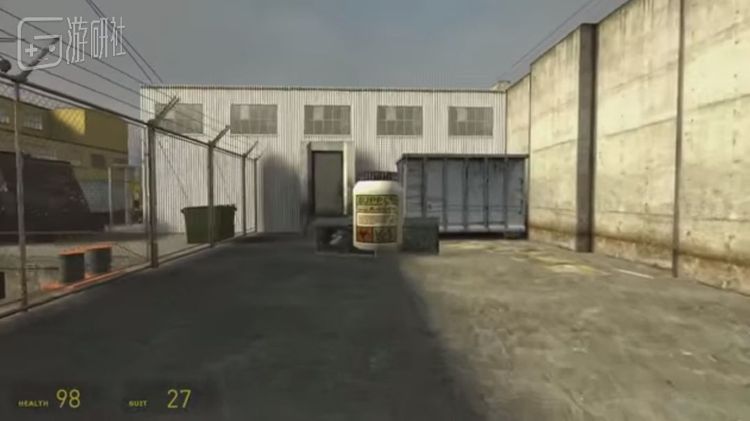 《半条命2》中举着罐子，敌人就不会攻击