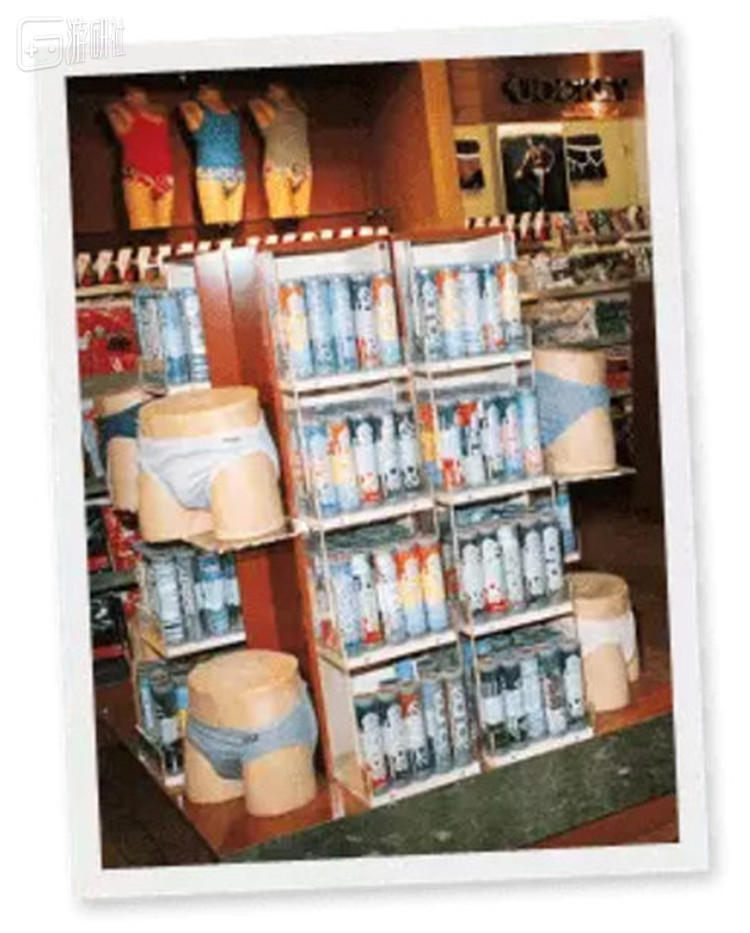 Jockey当时的男士内衣产品，这种设计在当时是非常“前卫”的