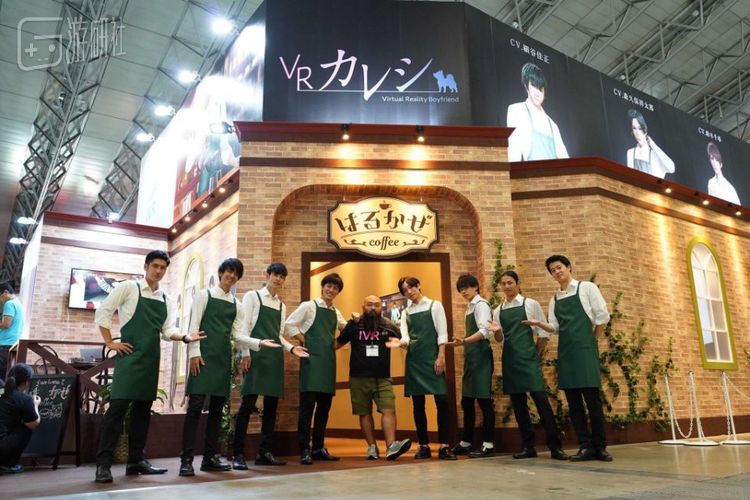 正中间为制作人