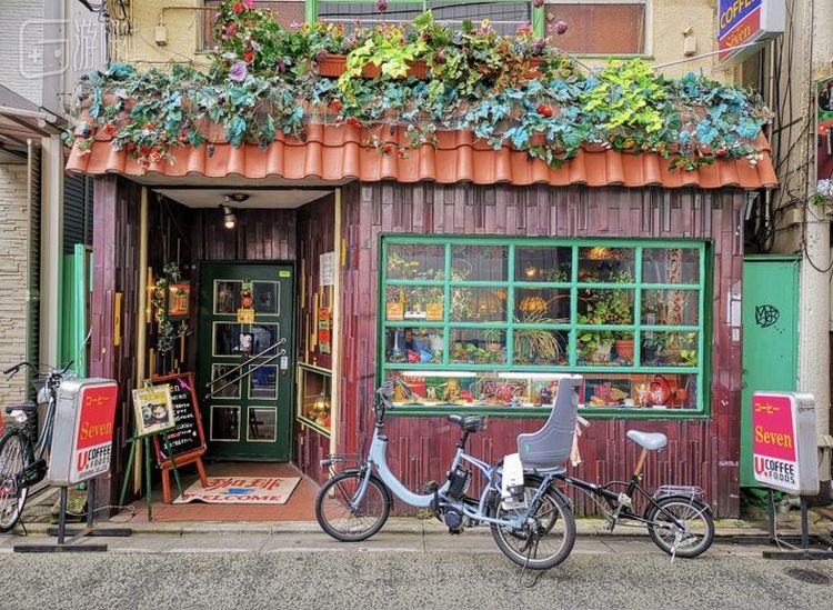 东京几乎每条街道都有老奶奶经营的复古咖啡店，甜品很有个人特色