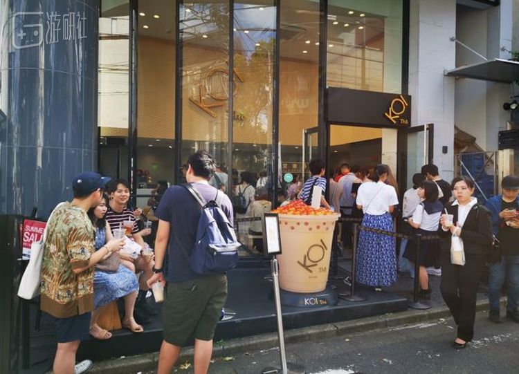 如果有足够宽敞的店面，在店里喝完再扔当然是最好的选择