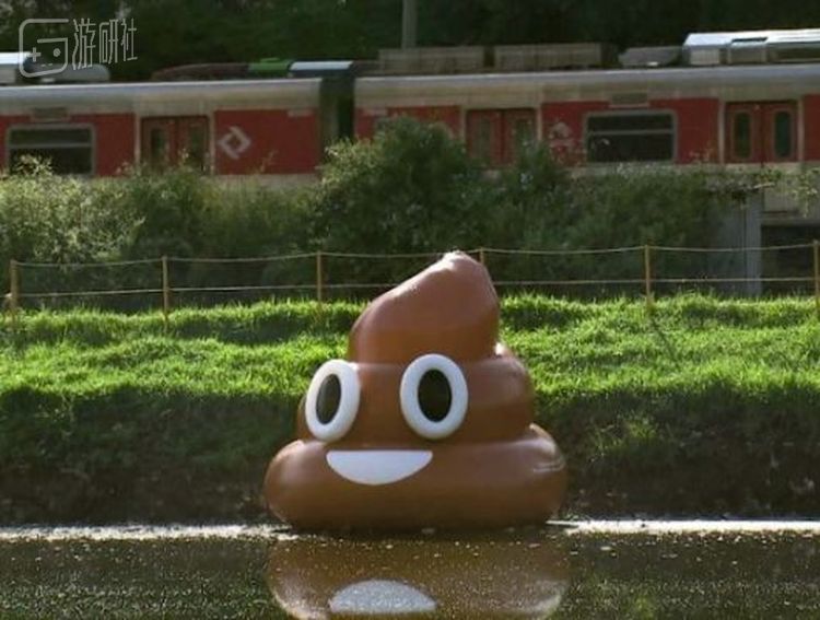 皮涅罗斯河上飘着的宝宝