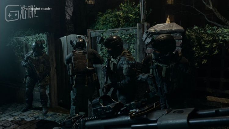 游戏无论是单人战役还是多人部分都对玩家的战术素养和反应提出了很高的要求