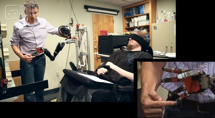 就算蒙上眼睛，Nathan也可以感受到是哪根手指被碰到