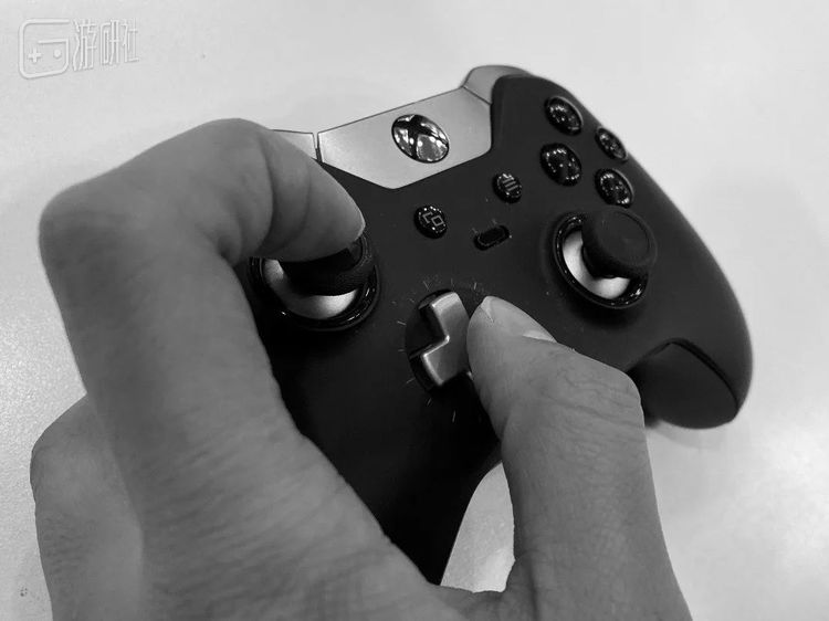 玩RPG游戏也经常用到“C手”，比如一边移动一边按十字键切换装备