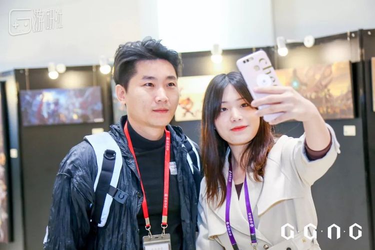 GGAC专家团主席钟风华老师与粉丝合影