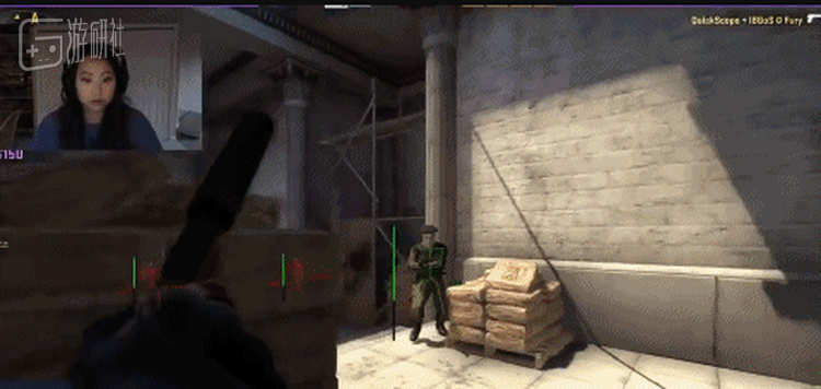 一位主播开挂时忘了隐藏透视的界面