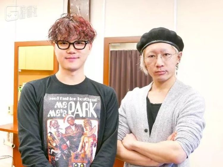 “Fuwat”理发店的Hana（右）