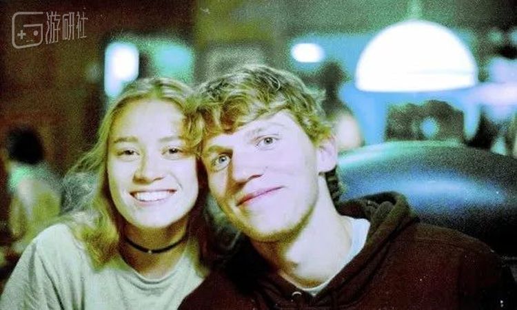 赖利和他的女朋友，劳伦