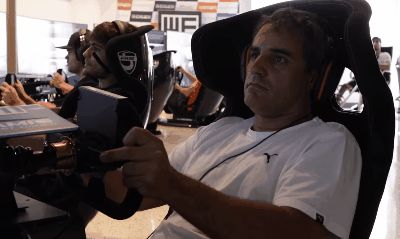 冠军车手在电竞比赛里也不敢大意，比赛的时候满眼都是燃烧的斗志