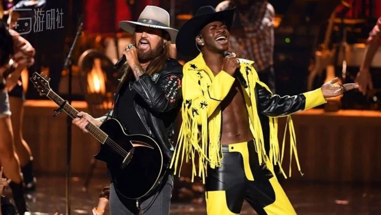 去年的热门单曲《Old Town Road》，公告牌16周榜首创下记录，就使用了Trent Reznor的音乐作为开头