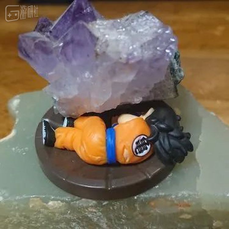 “虽然没有花岗岩，但我感觉自家的紫晶石还能勉强对付一下——SweetchesP@twi”