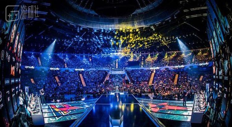 以往气氛火热的卡托维兹CS:GO比赛现场