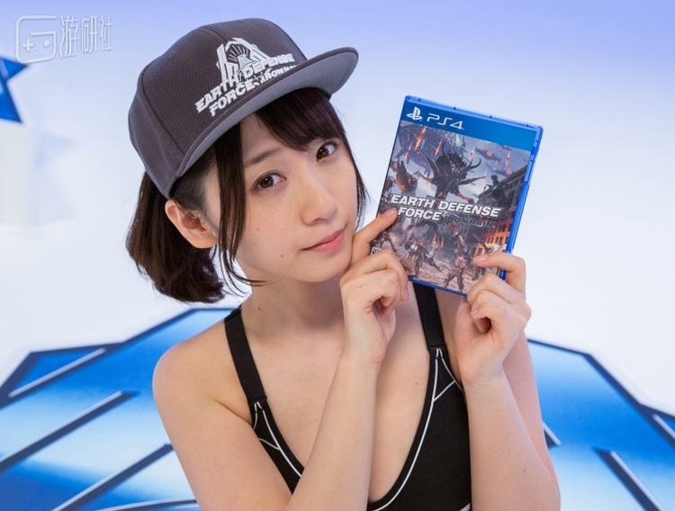 这是伊织萌，她在卖游戏