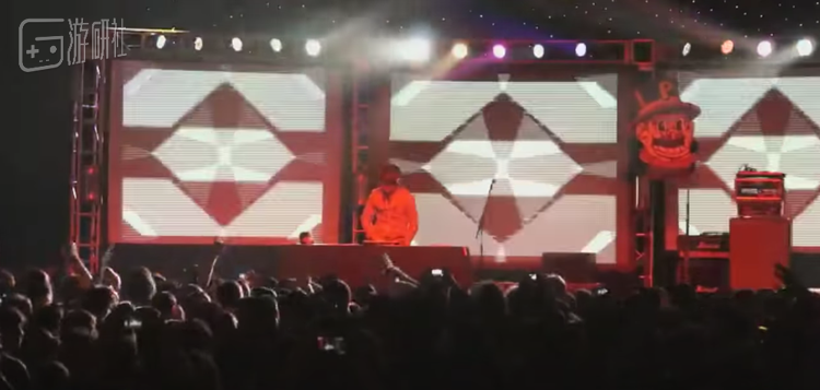 古代祐三经常参加电子乐的现场，怒铁系列音乐也是他的保留曲目