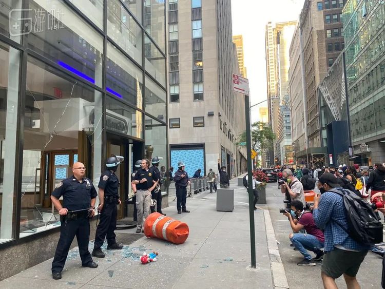 纽约任天堂旗舰店也遭到了破坏