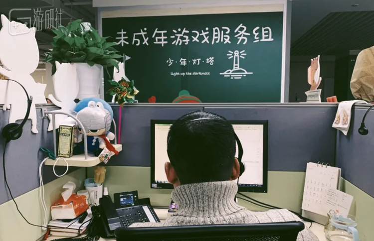 位于成都的少年灯塔项目组的客服工位
