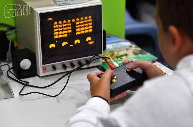 Akili开发来治疗抑郁症的AKL-T03设备