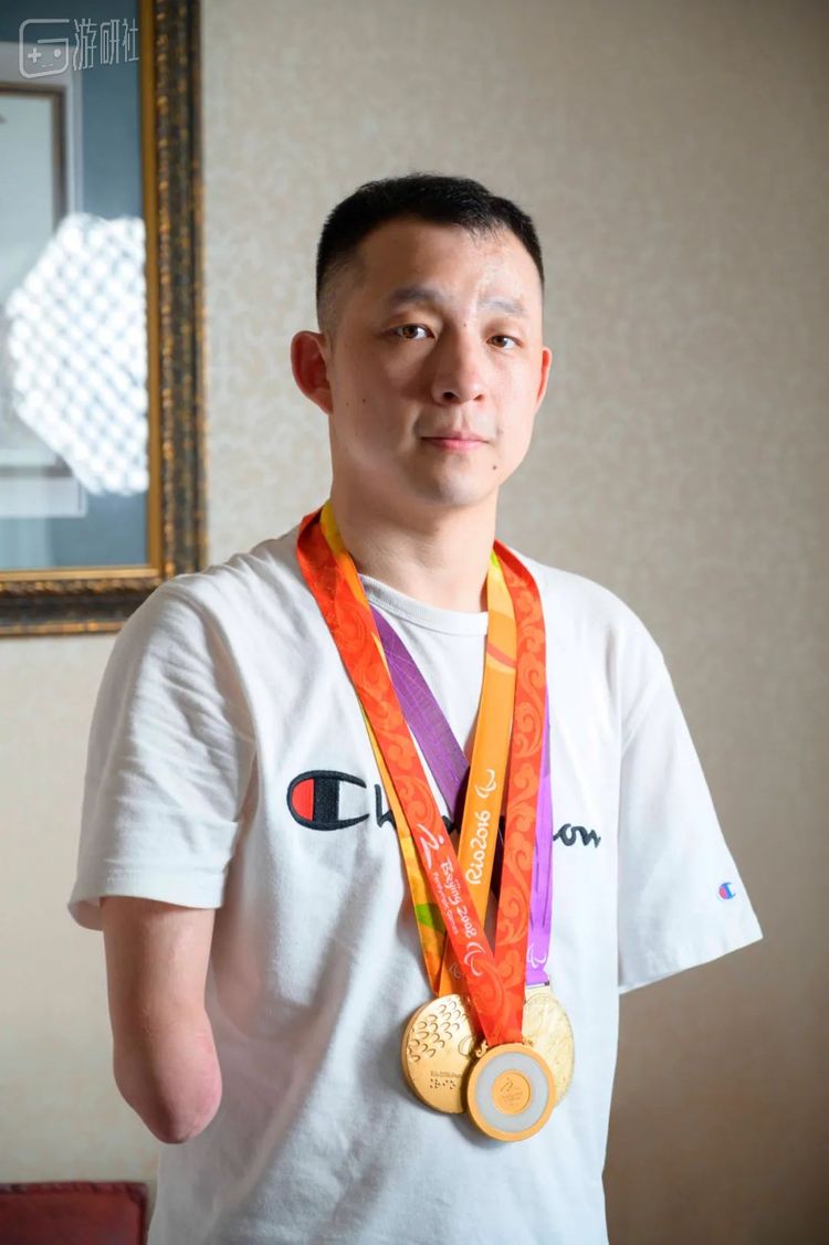 许庆和他在三届奥运会上取得的金牌