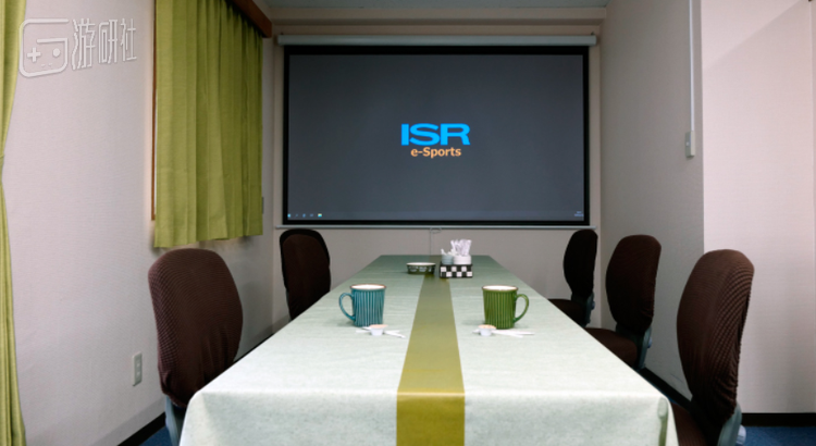 这个杯子就很符合老年网吧的定位