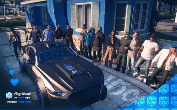 右4穿黑衣戴帽子的就是Blue622