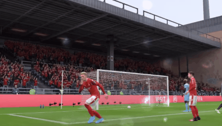 在游戏的线上模式中，玩家可以在己方进球后通过特殊按键触发这个手势