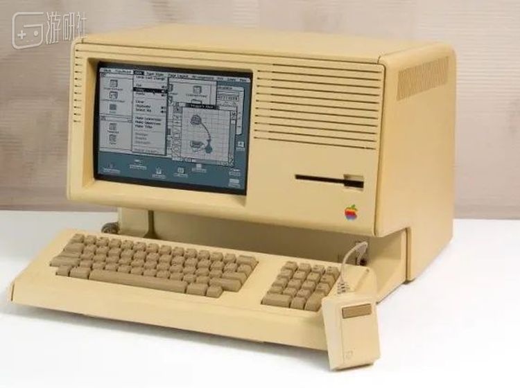 苹果的“Lisa”计算机。 为了搭配图形化的用户界面同样用到了鼠标