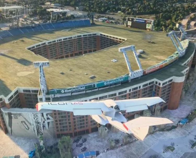 棕榈树变木棍，体育场变缝合怪楼