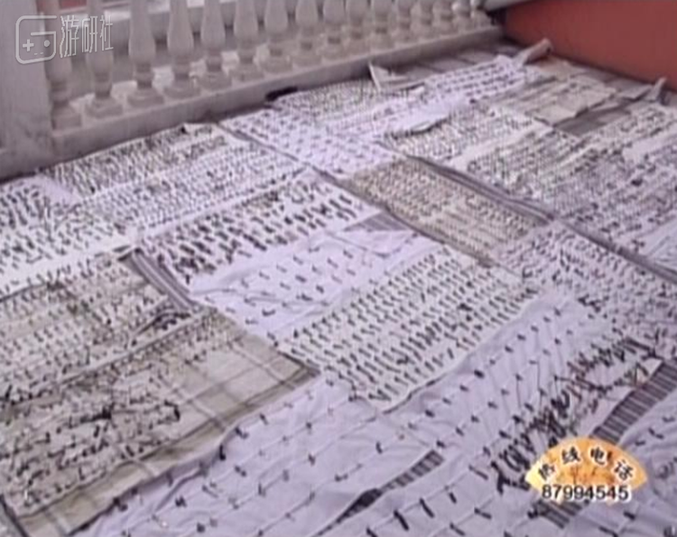 江苏的吴国兴从1997年开始，收藏了十多年的拉链头