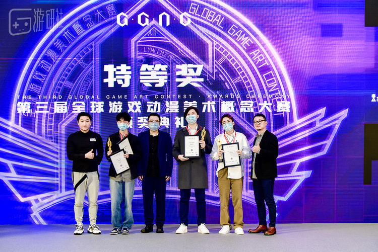 特等奖获奖选手与颁奖嘉宾合影 左起：钟风华、吴俊达、穆之飞、张峰、张涛、林永民