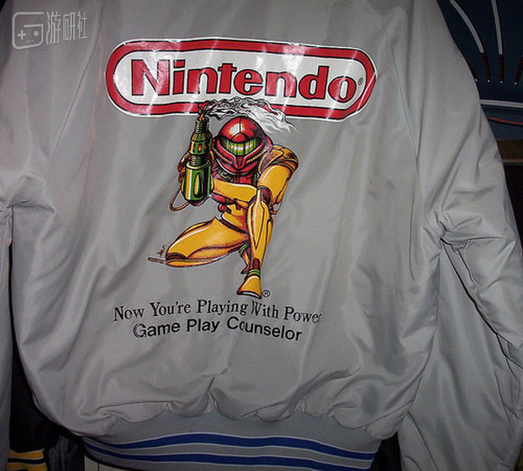 这个夹克当时出现在公众场所，能引来很多人的目光